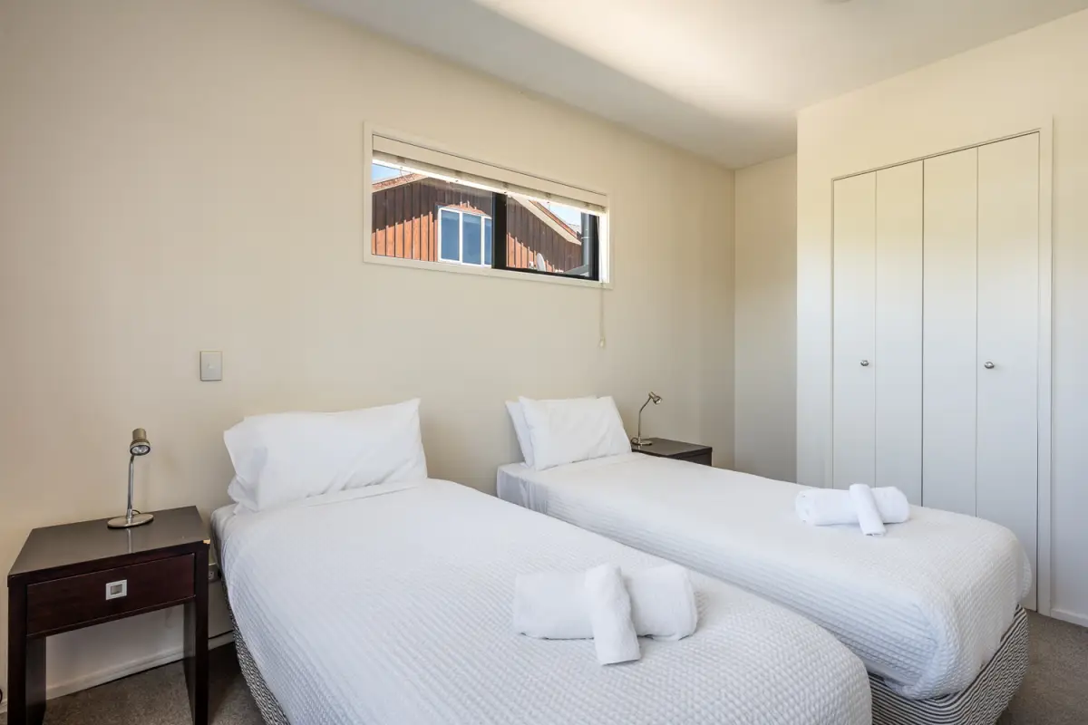 Twin Bedroom with Built-In Wardrobe 