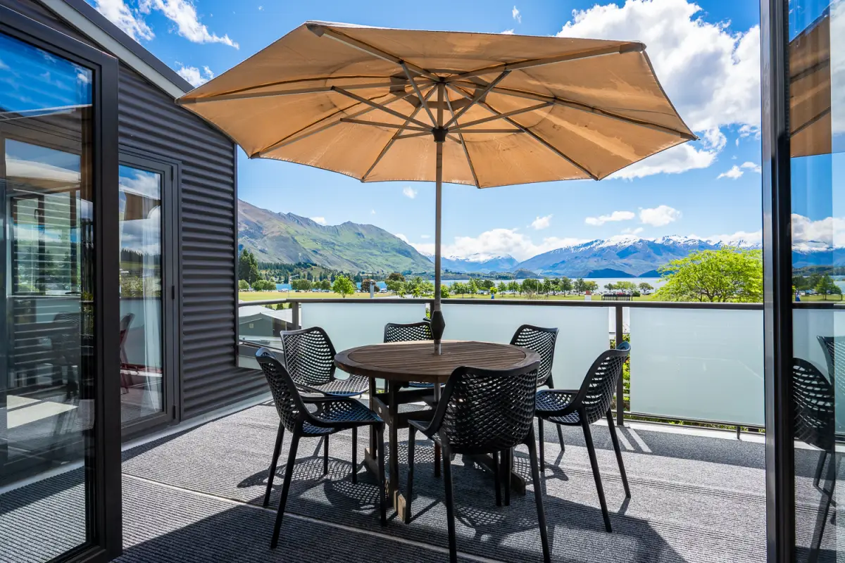 Outdoor Dining with Mountain Views 