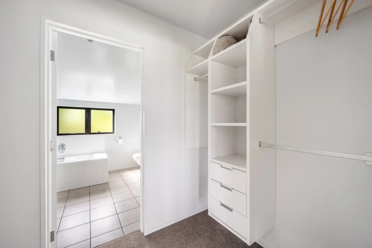 Walk-In Wardrobe & Ensuite 
