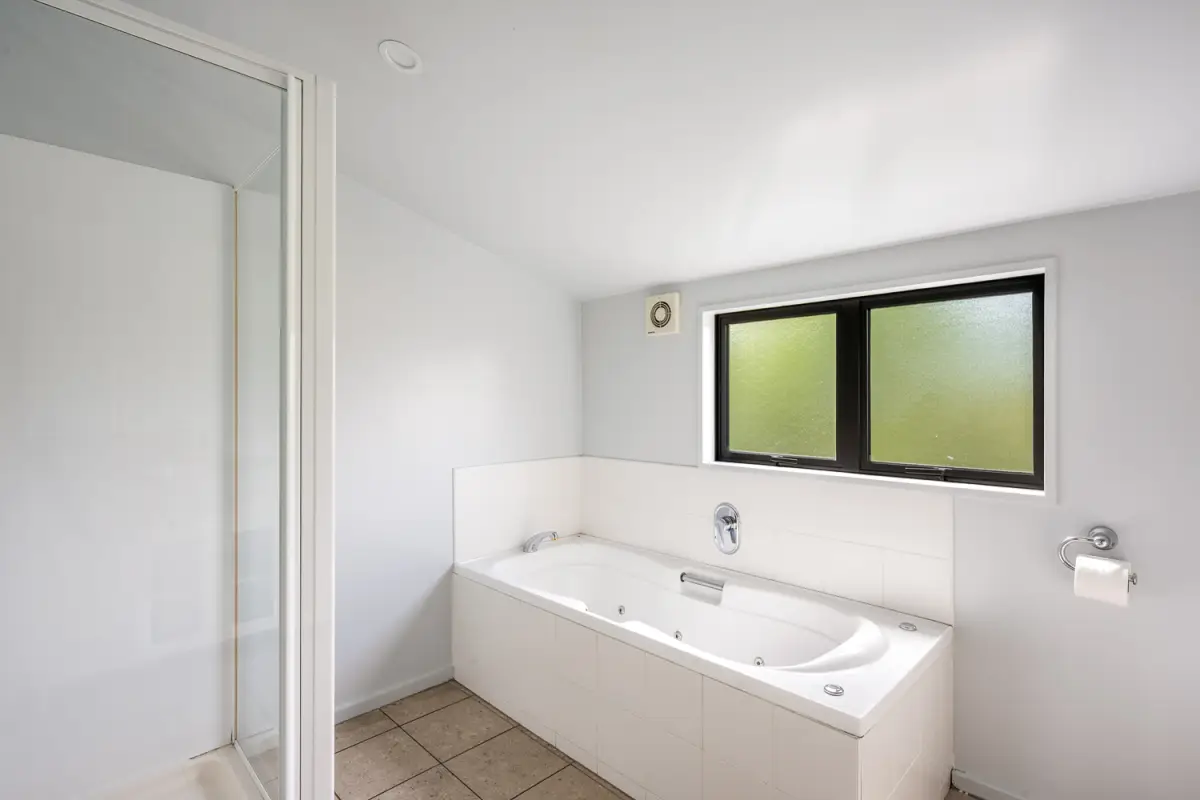 Ensuite with Bath Tub