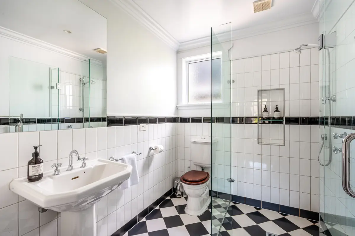 Modern Ensuite with Glass Shower 