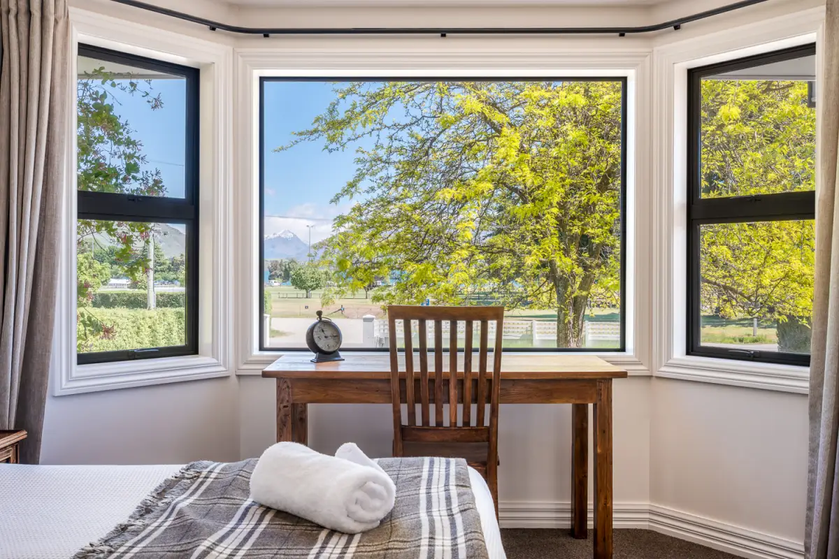 Master Bedroom with Study Nook 