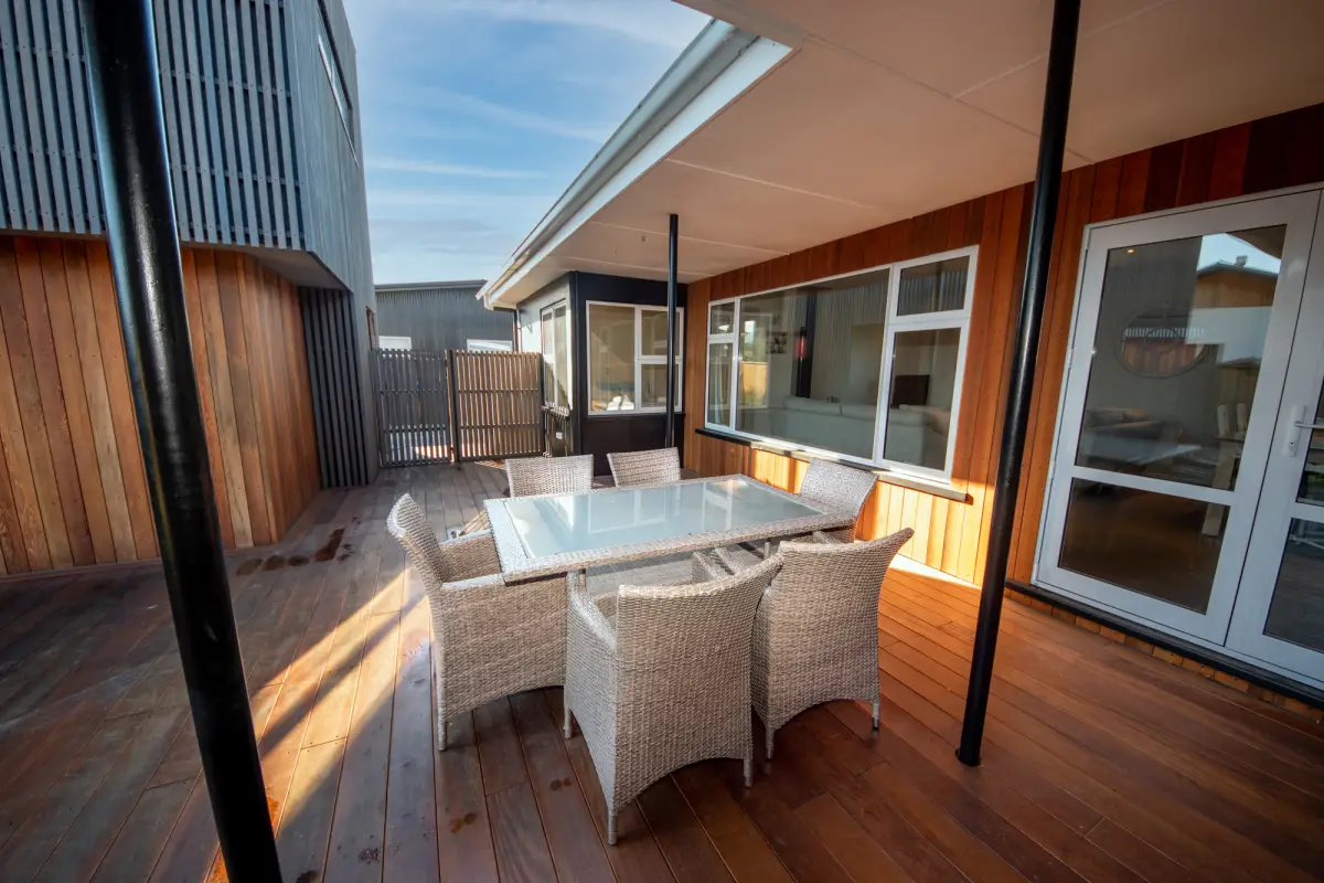 Modern Outdoor Dining 