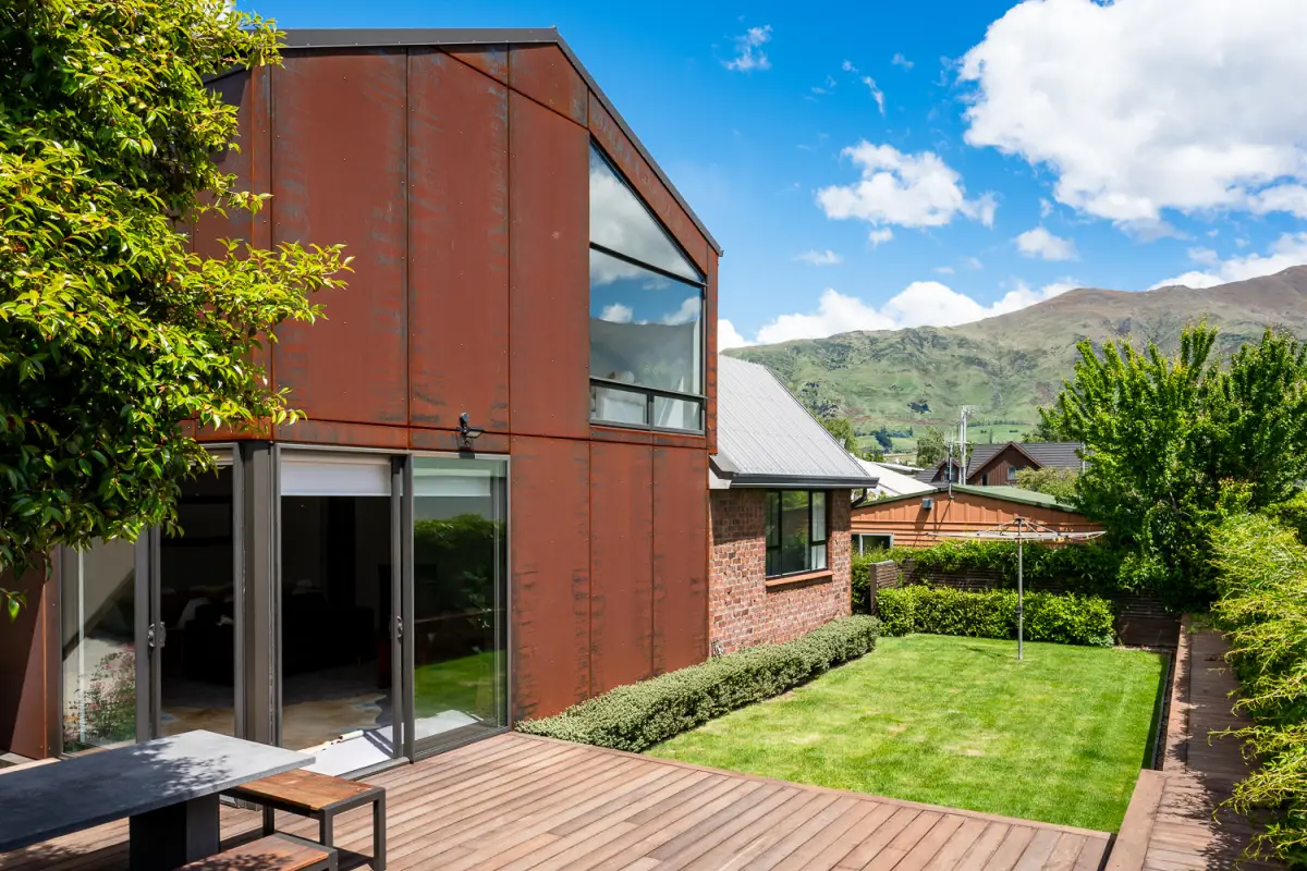 Spacious Outside Area 