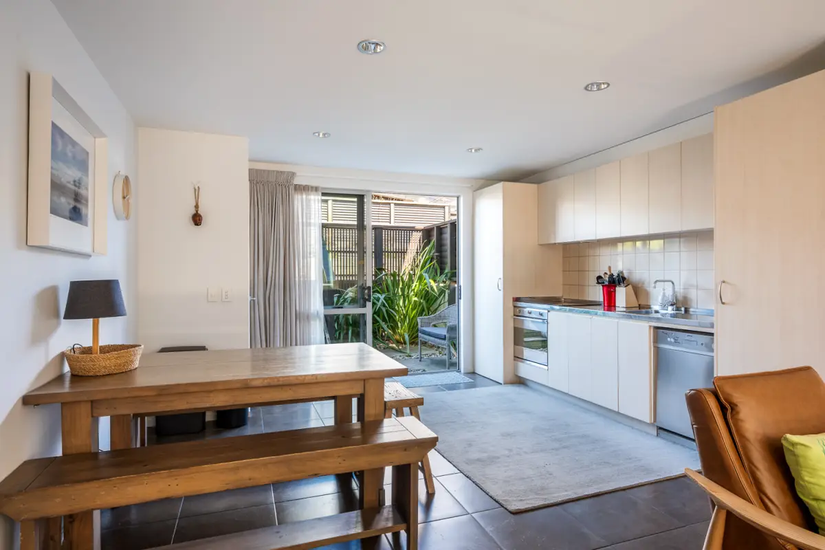 Kitchen & Dining Area 
