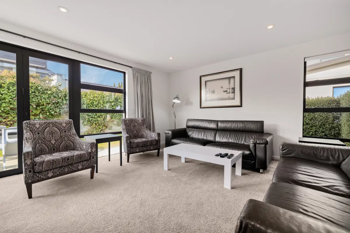 Spacious Lounge Area 