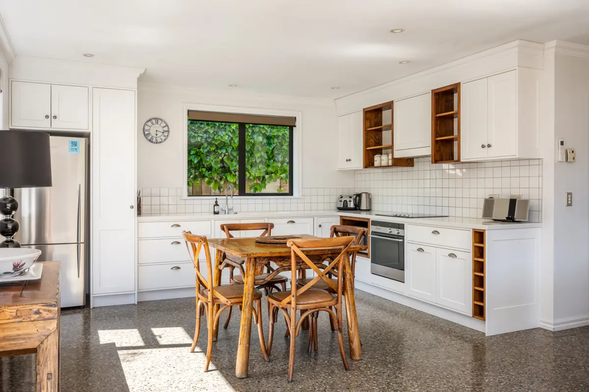 Dining Area & Kitchen