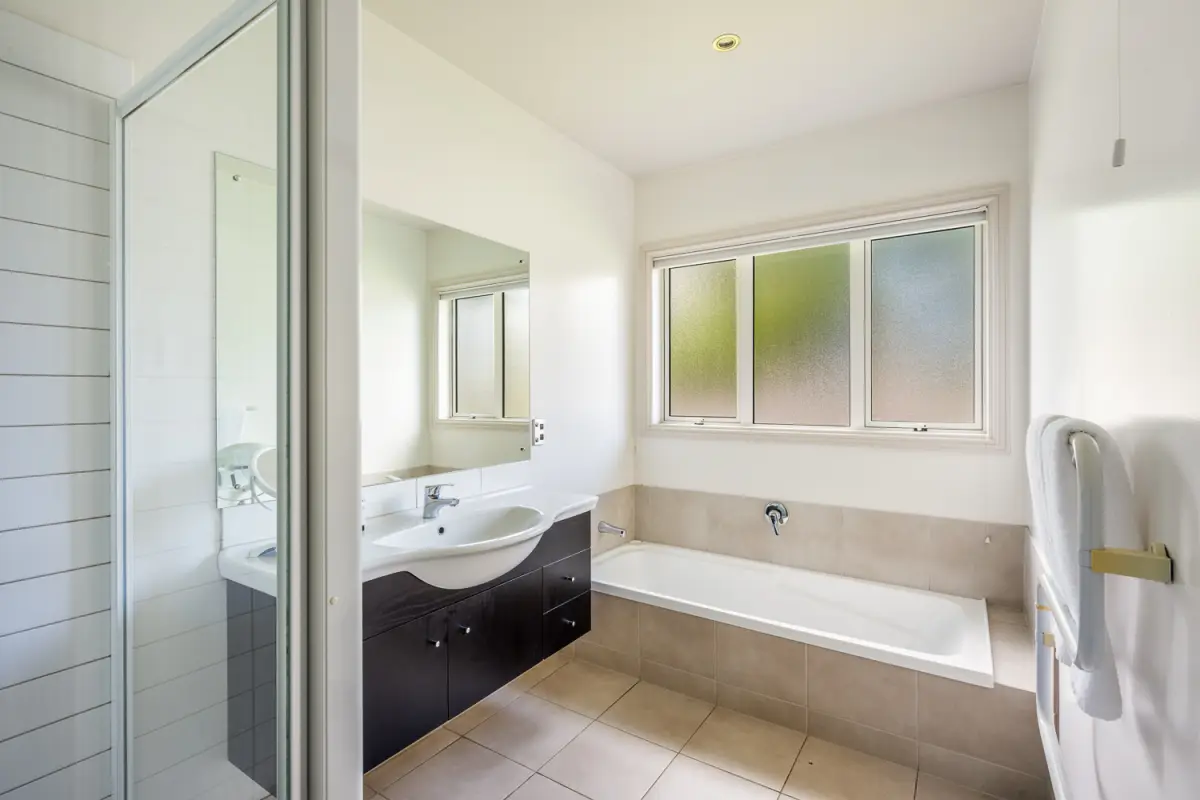 Family Bathroom with Bath Tub