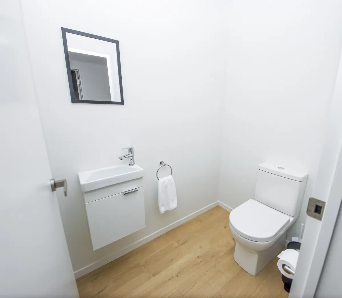 Guest Toilet 