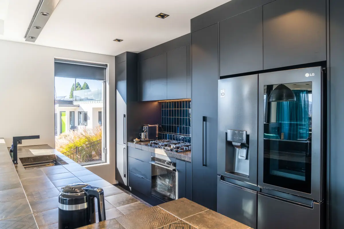 Sleek Kitchen Design 