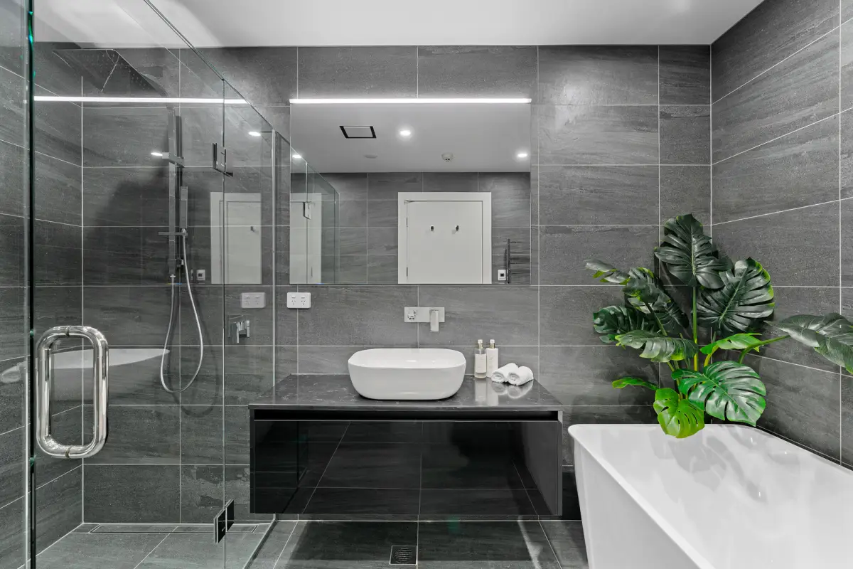 Sleek Ensuite with Bath Tub