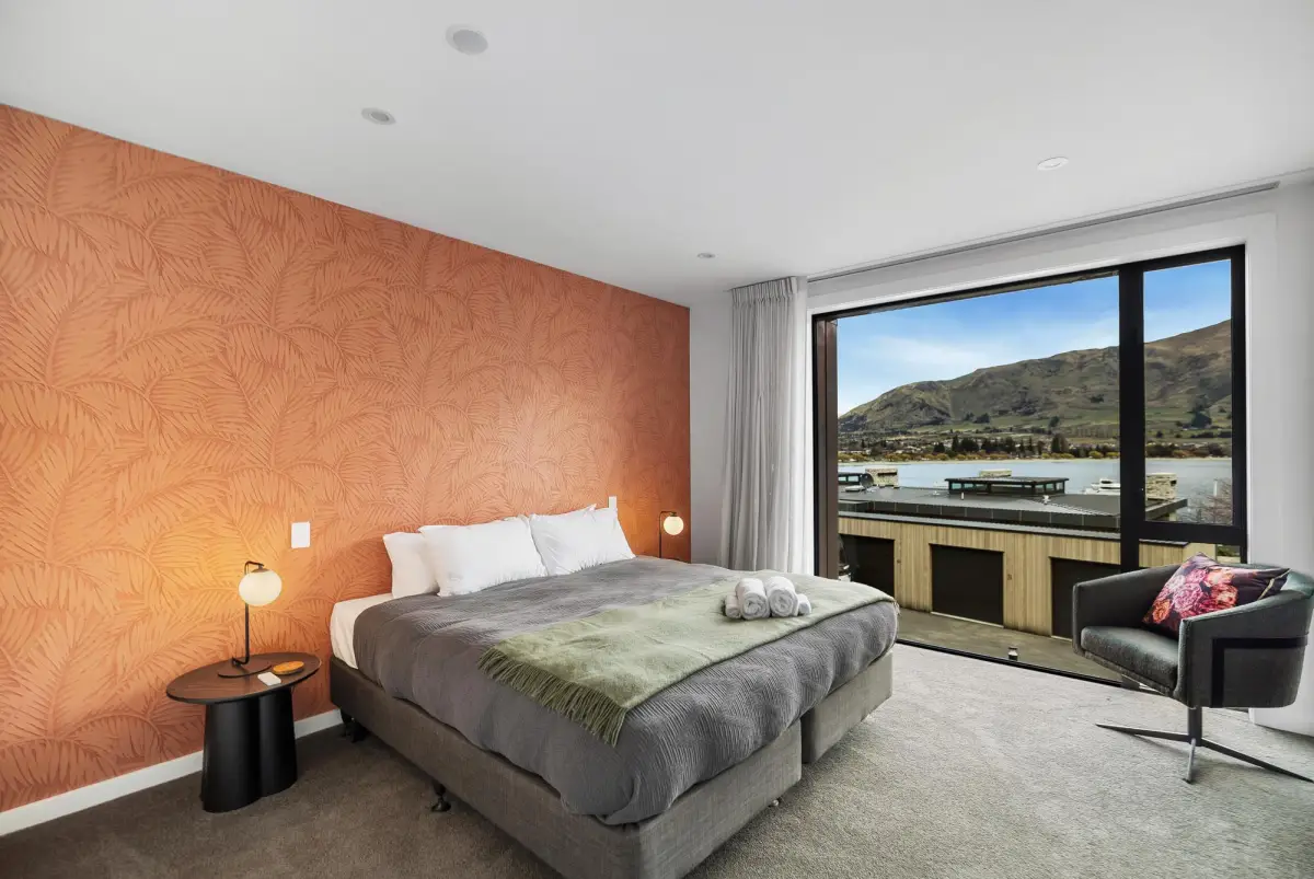 Master Bedroom with Stunning Views of Lake Wānaka 