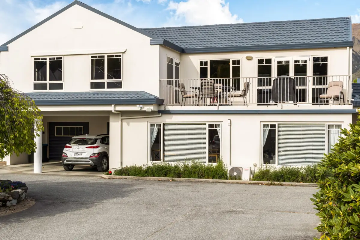 Home Entrance & Balcony