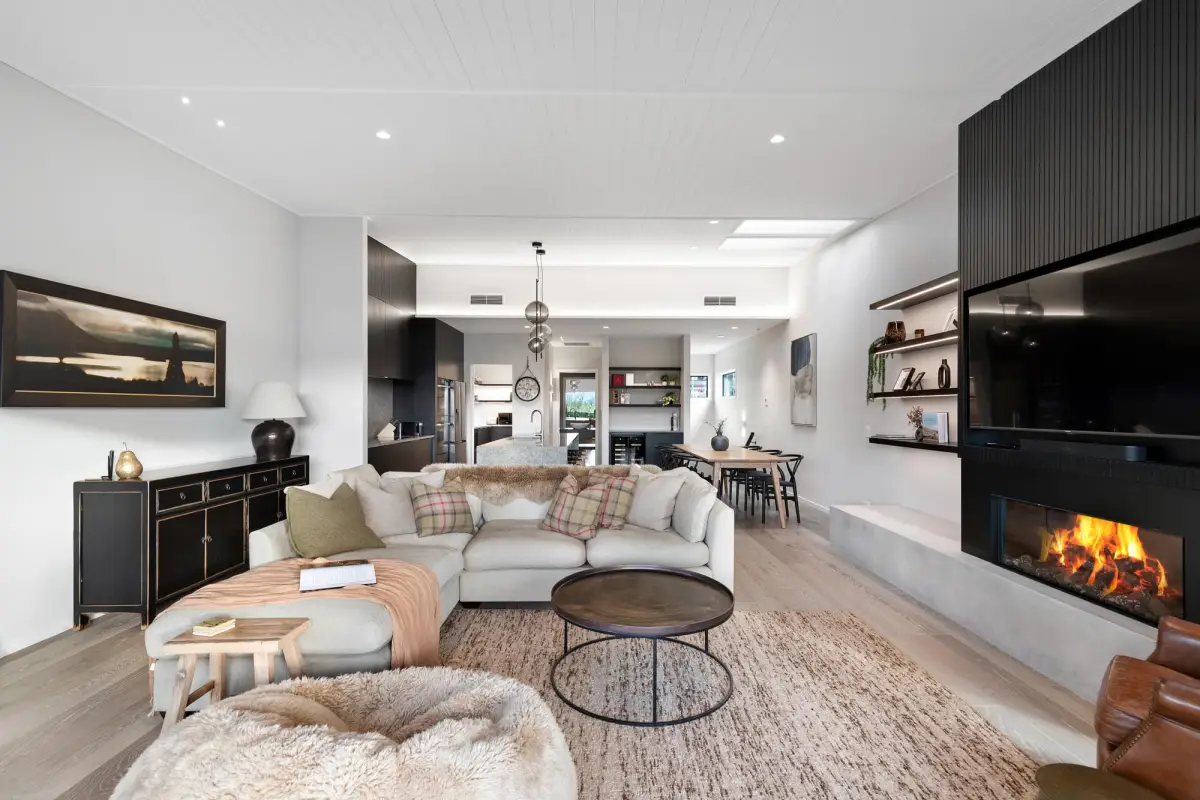 Spacious & Cozy Lounge 