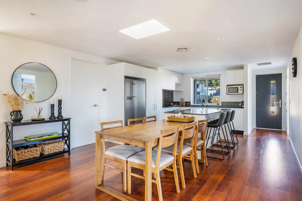Modern Open-Plan Kitchen and Dining 