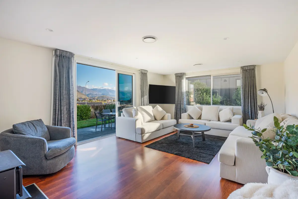 Spacious Lounge Area 