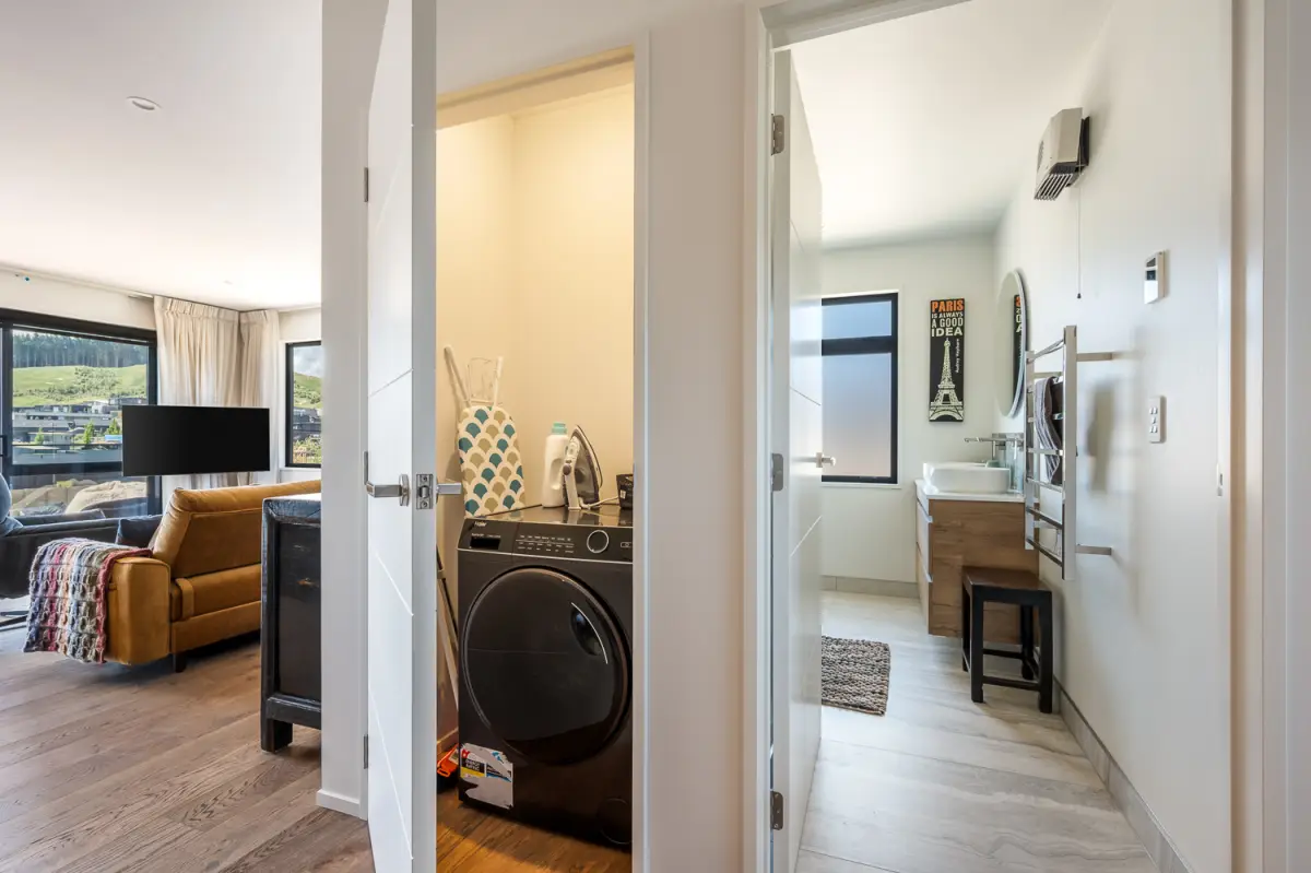 Main Bathroom & Laundry Access 