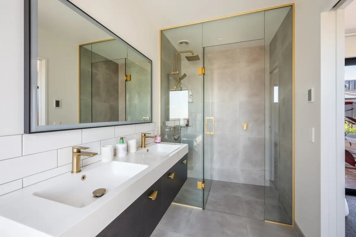Ensuite bathroom 